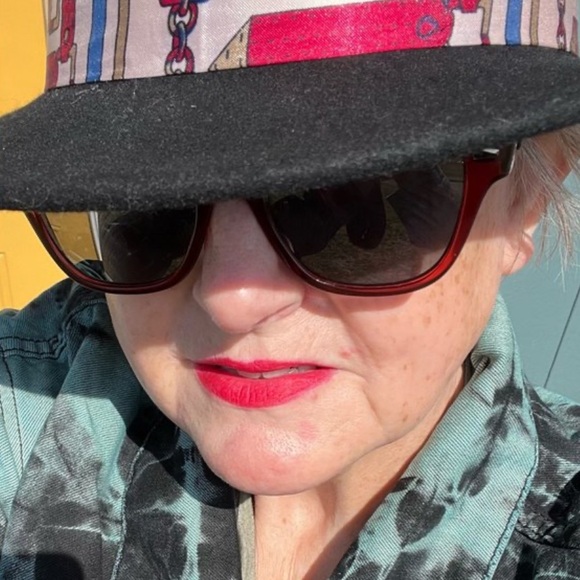 💋 RUBY WOO a MAC RETRO MATTE LIPCOLOR. RETAIL $23. **NEW / BOX. FULL SIZE. - Picture 5 of 15